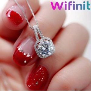 Wifinit crystal pendant clavicle necklace with simple design and zircon